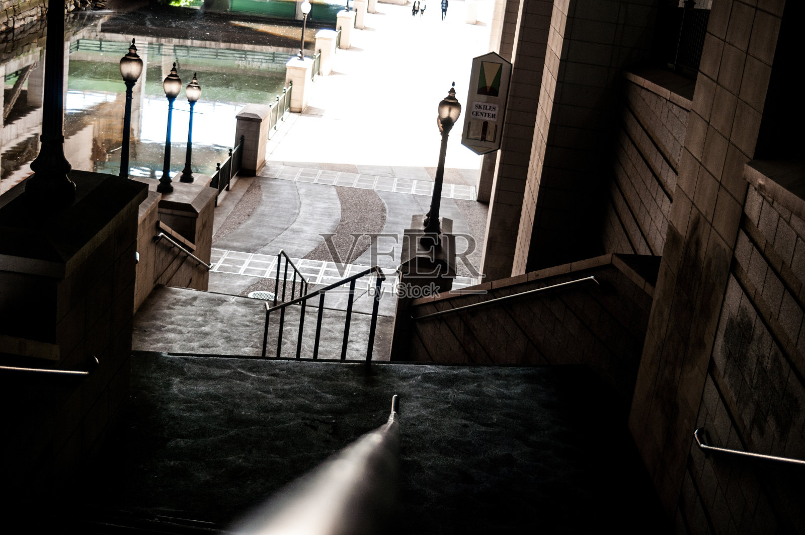 黑暗城的楼梯照片摄影图片