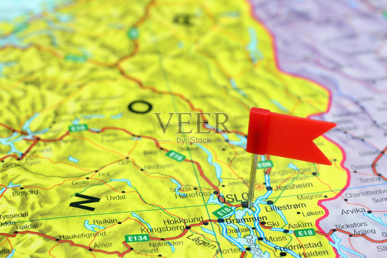 奥斯陆被钉在欧洲地图上照片摄影图片