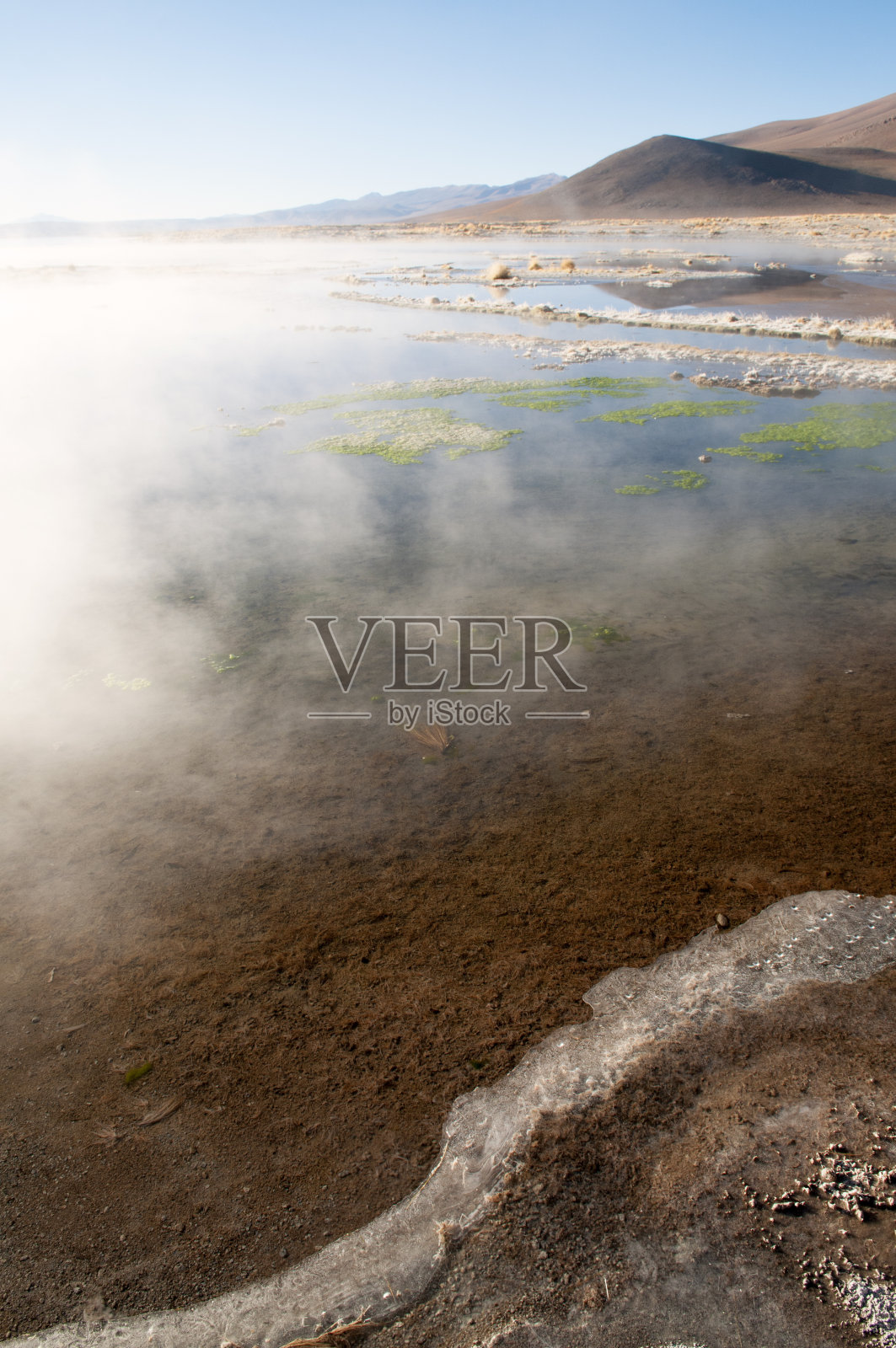 玻利维亚乌尤尼的温泉浴场照片摄影图片