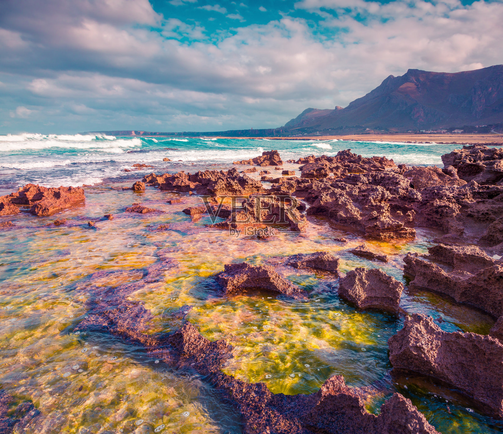科法诺山自然保护区五彩缤纷的春天早晨照片摄影图片