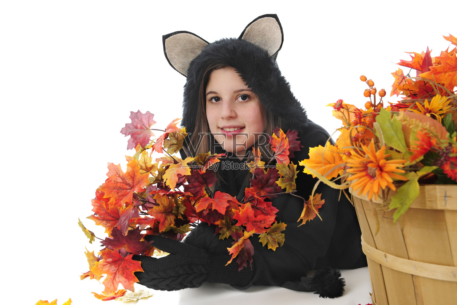 快乐黑猫少年照片摄影图片