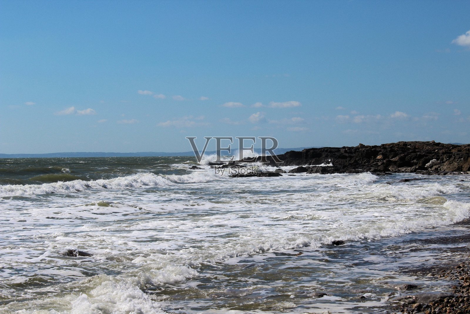 海浪冲击着岩石照片摄影图片