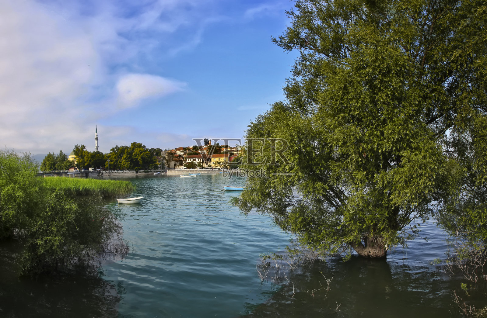 湖畔莫斯库湖照片摄影图片