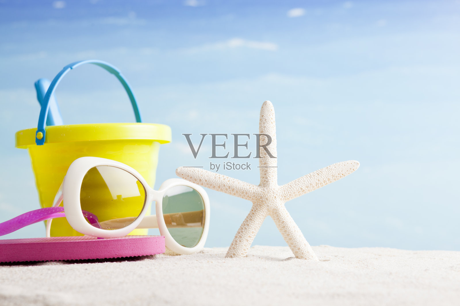 面罩、毛巾和人字拖照片摄影图片