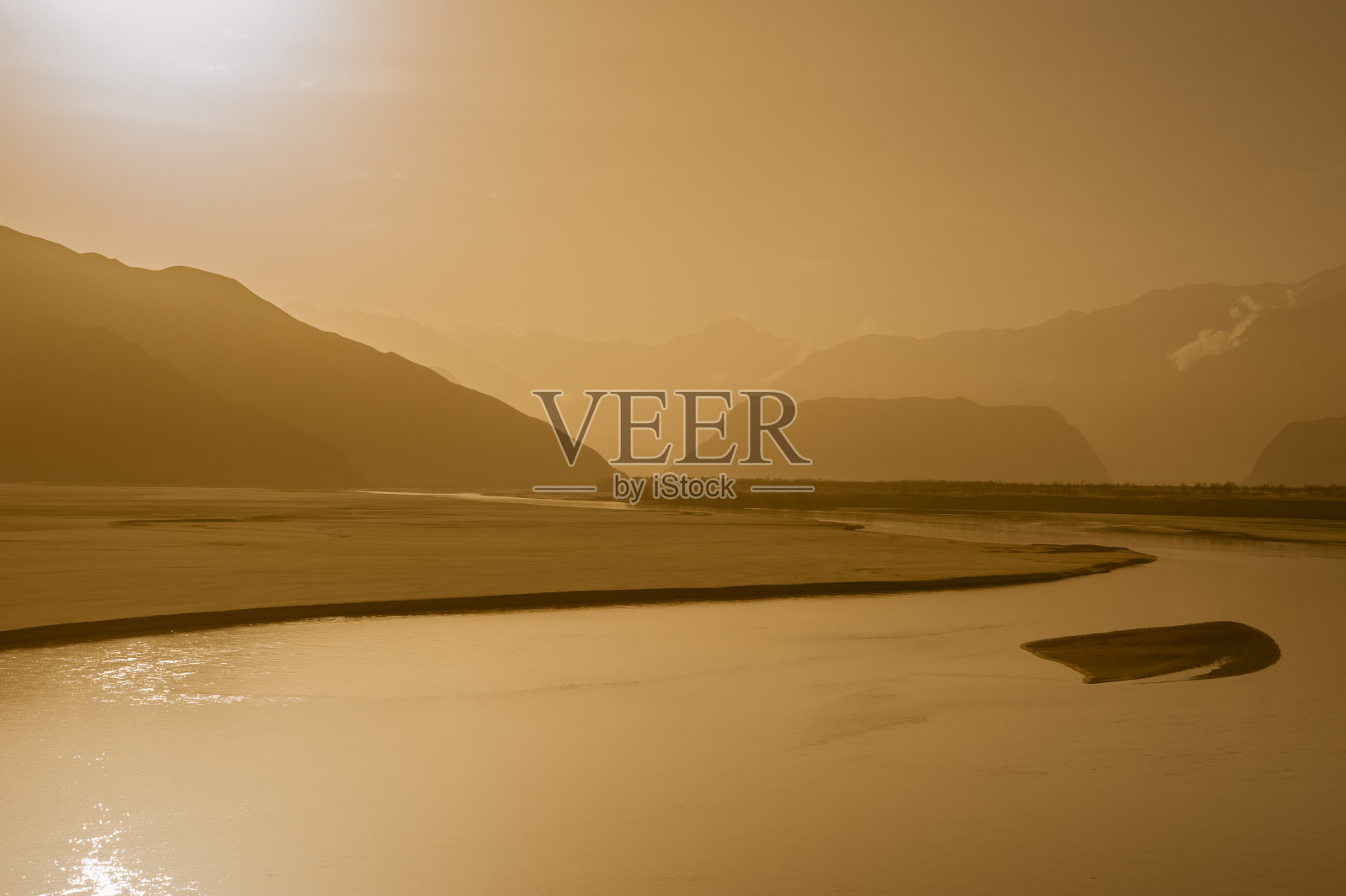 田园诗般的山谷照片摄影图片