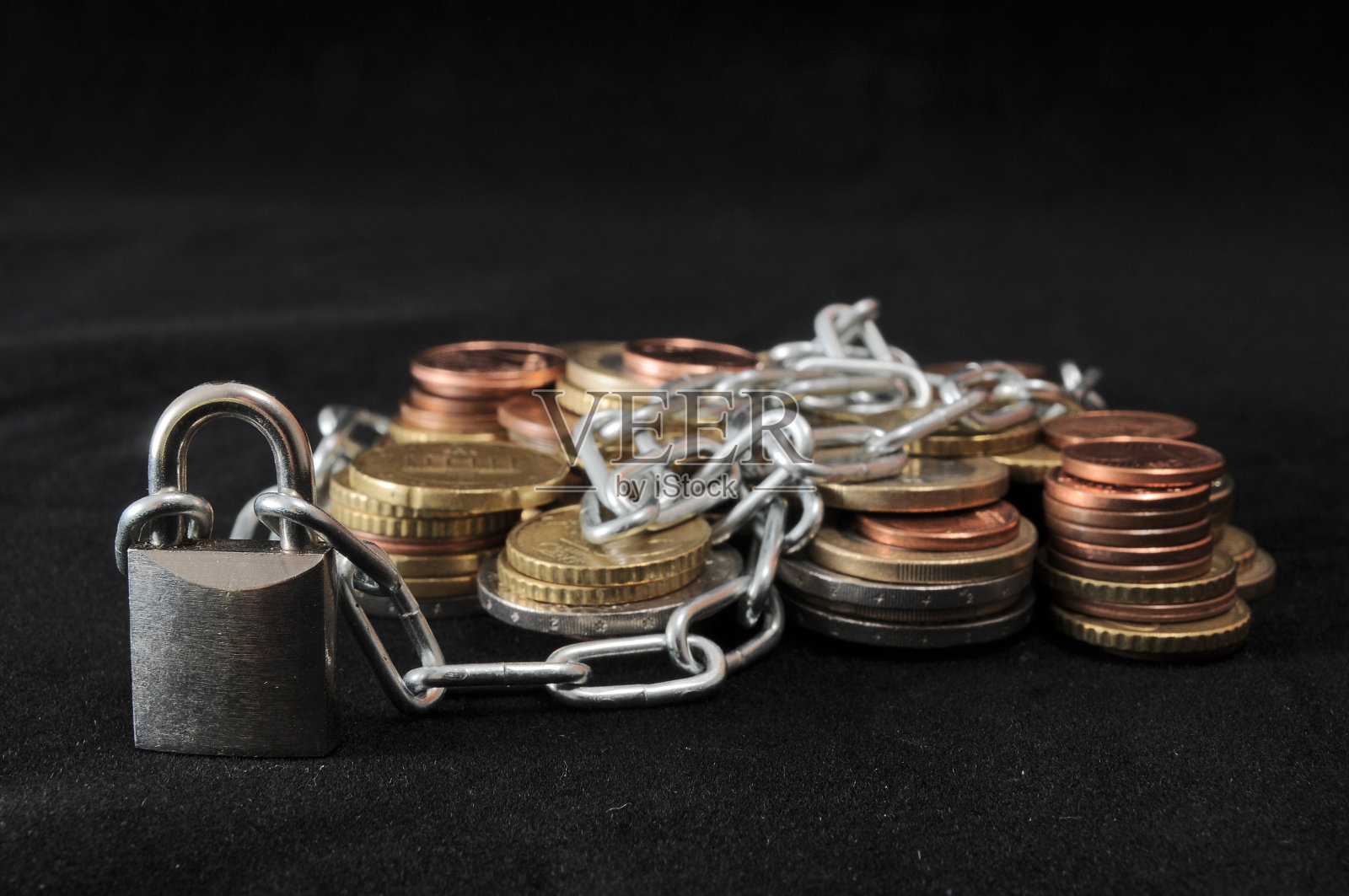 锁和金钱照片摄影图片
