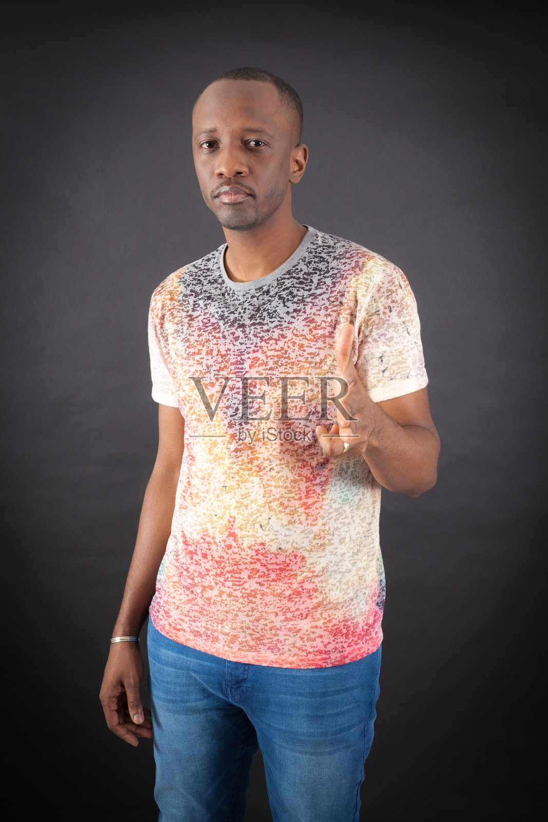 英俊的男人在不同的衣服做不同的表情照片摄影图片