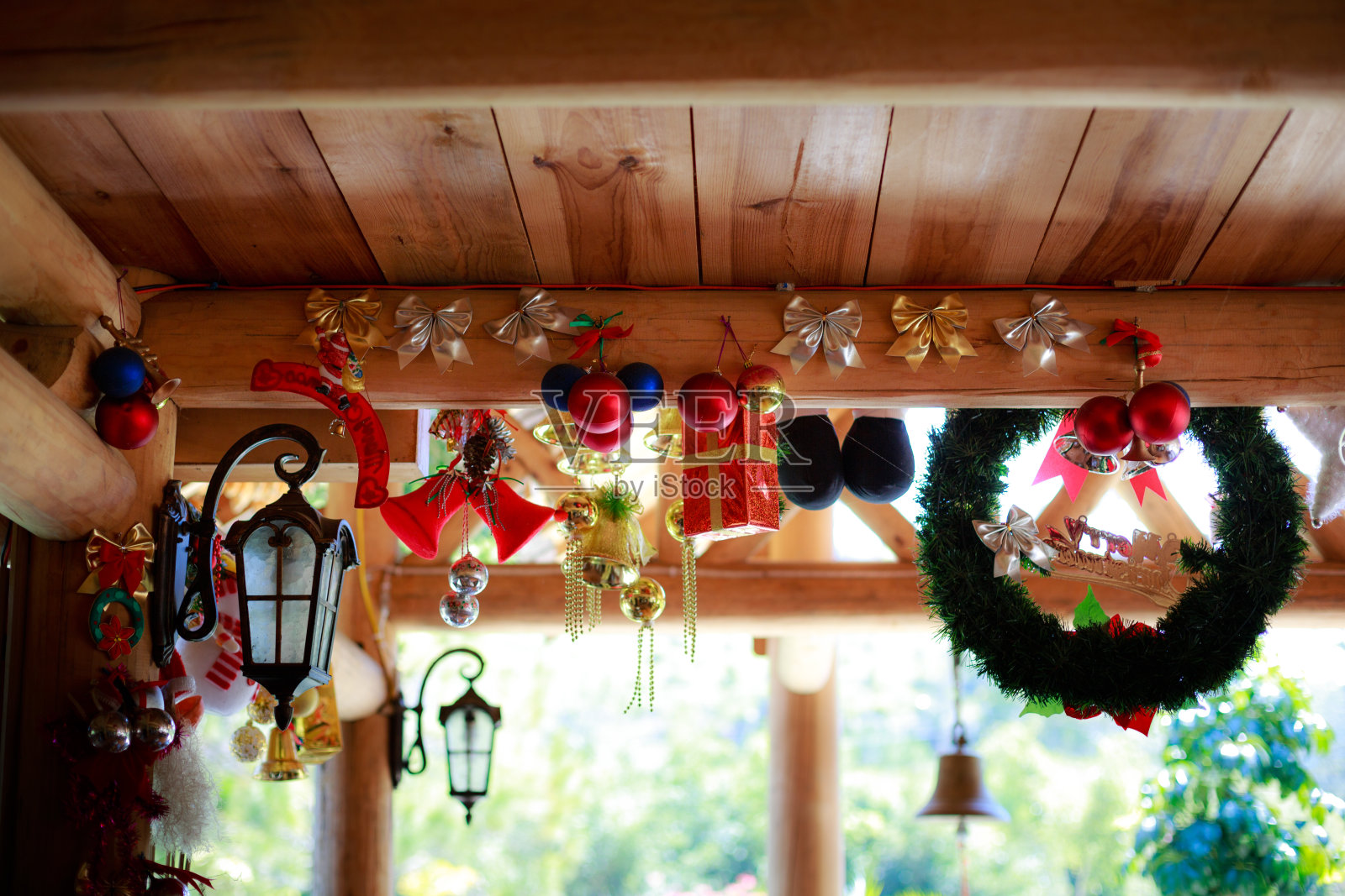 圣诞节在木屋里照片摄影图片