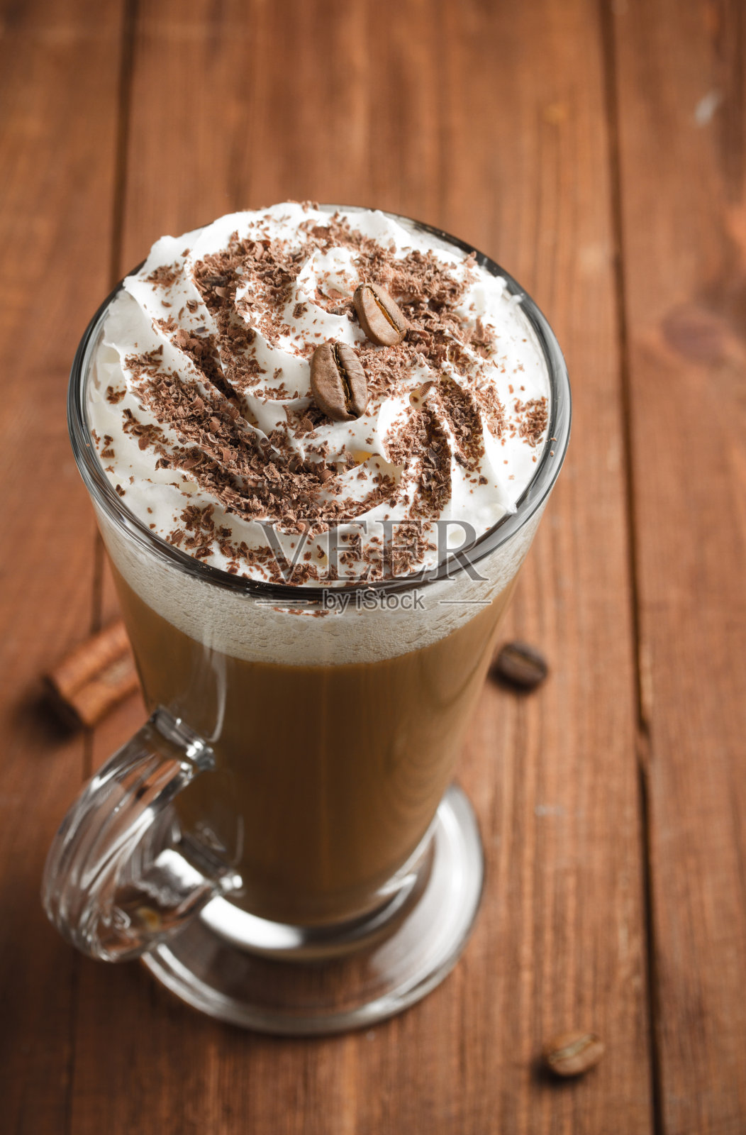 一杯在木头上的咖啡照片摄影图片