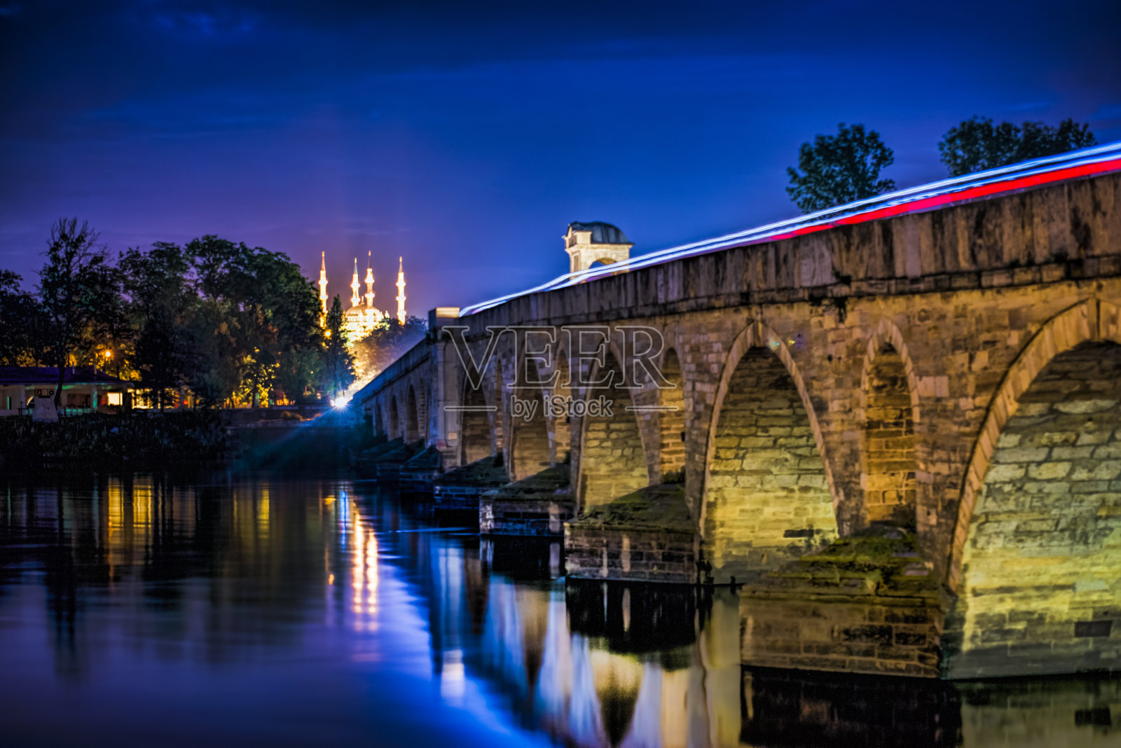 Selimiye Edirne的月亮升起照片摄影图片