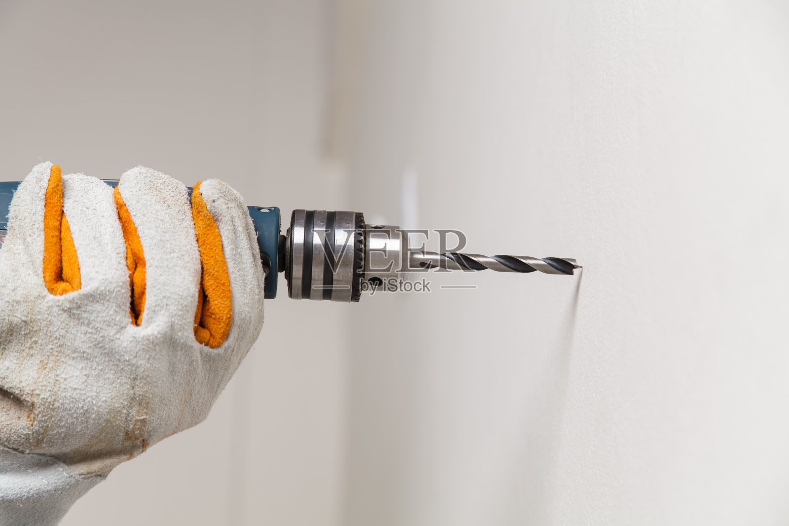 建造者或工人用机器或钻钻照片摄影图片