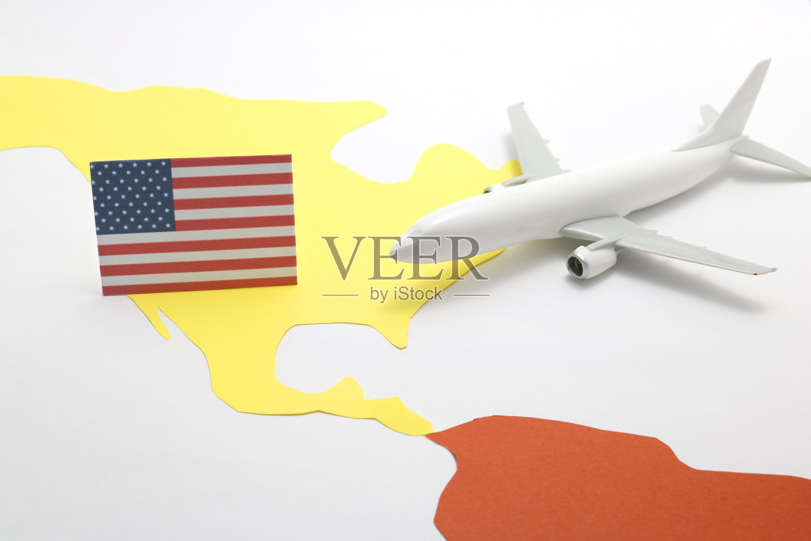 乘飞机去美国旅行。照片摄影图片