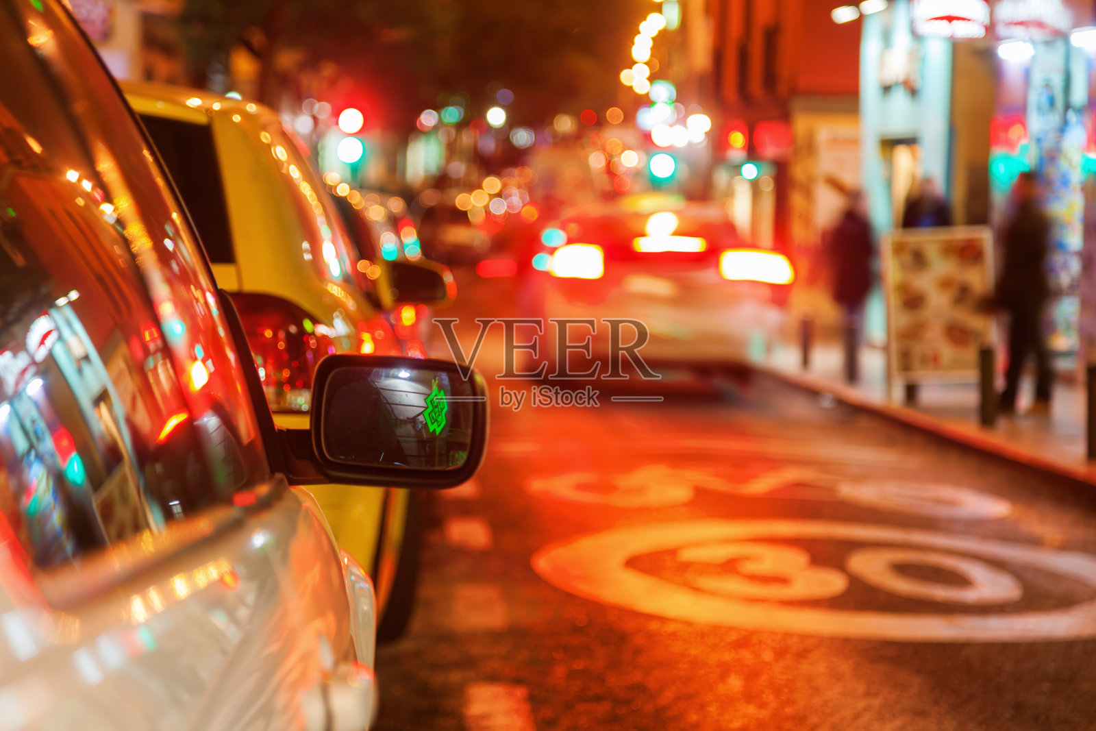 城市街道的夜景照片摄影图片