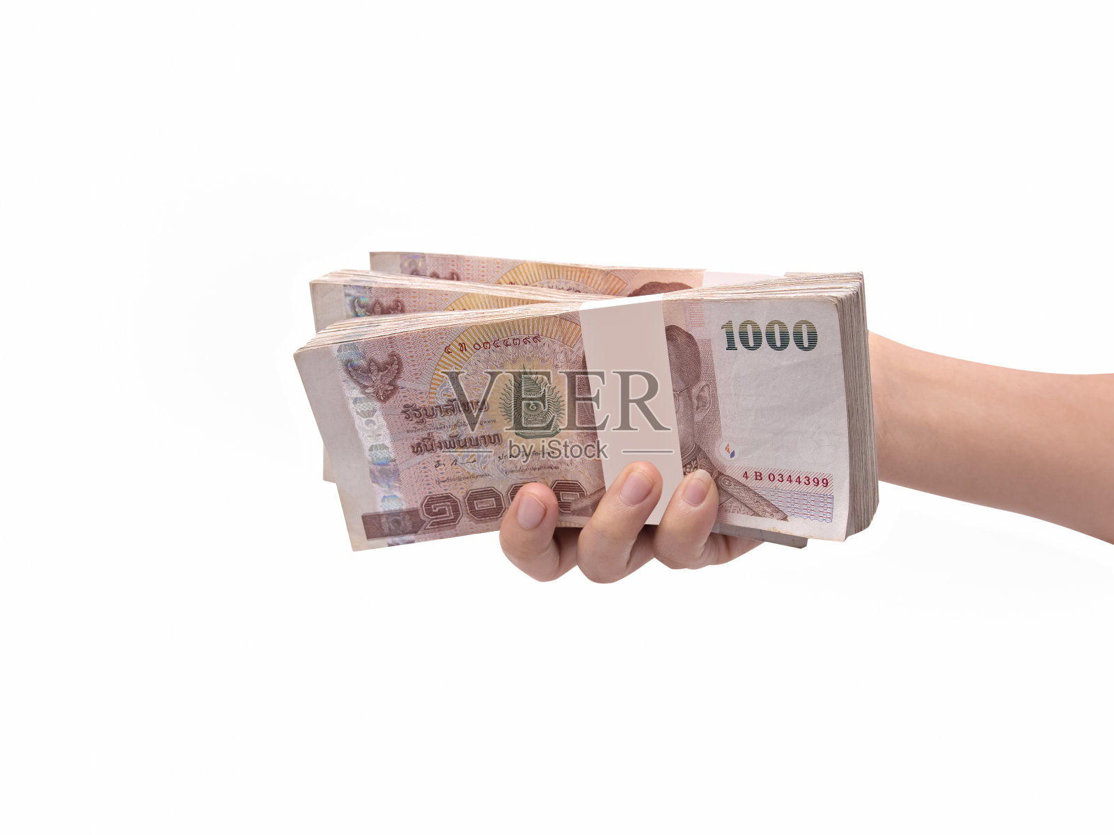 手给泰国钞票，孤立在白色背景上照片摄影图片