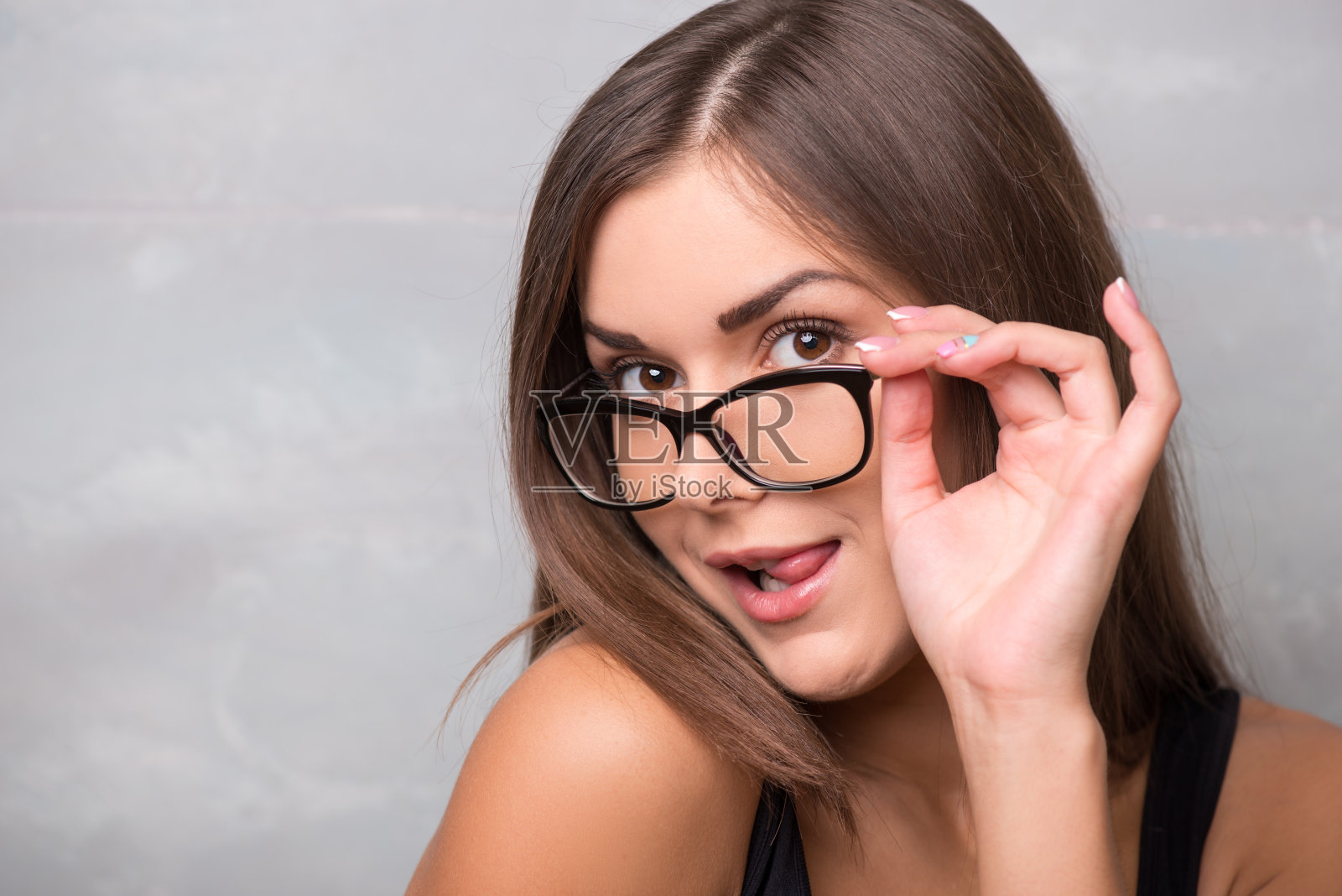 运动看起来年轻性感的女孩照片摄影图片