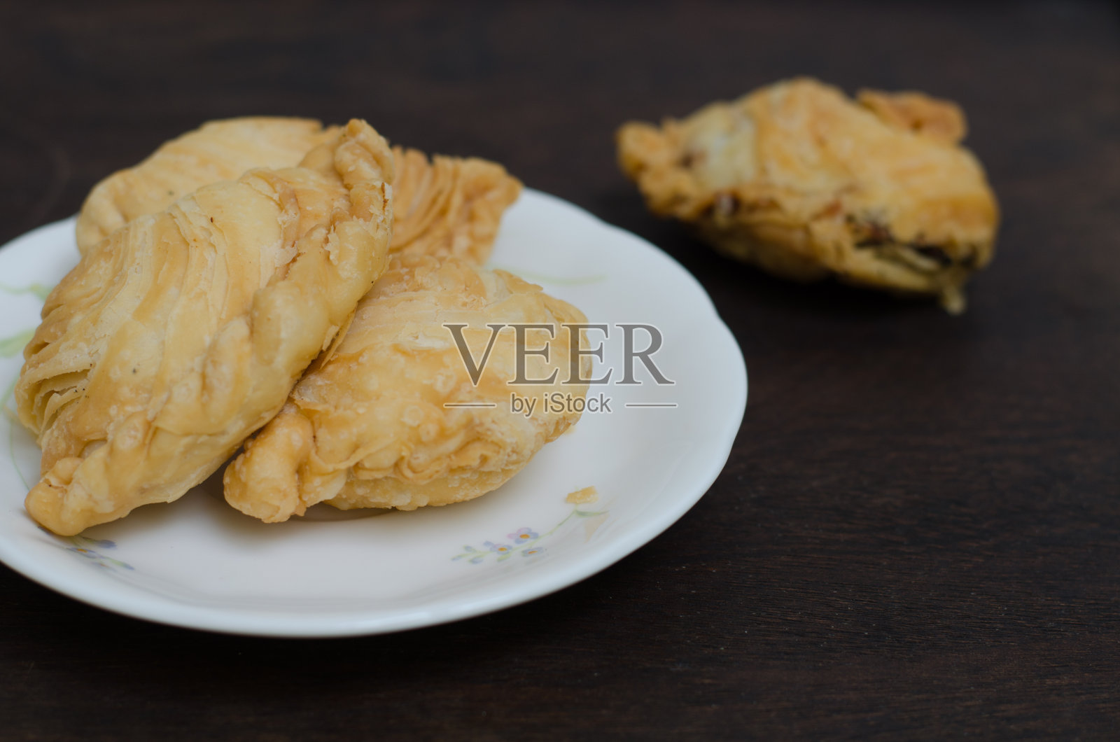 咖喱泡芙照片摄影图片