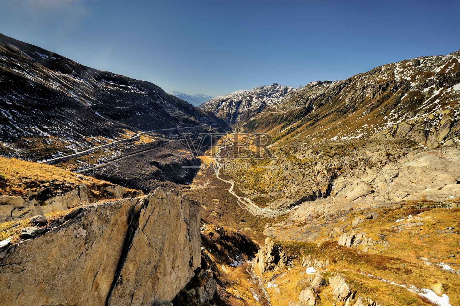 秋天的瑞士阿尔卑斯山，一片美丽的秋景照片摄影图片