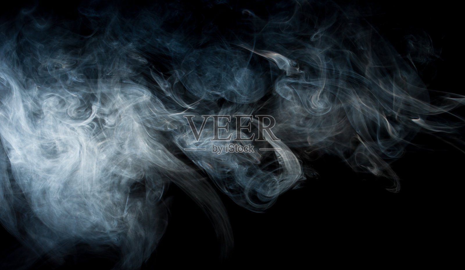 黑色背景上的白烟照片摄影图片