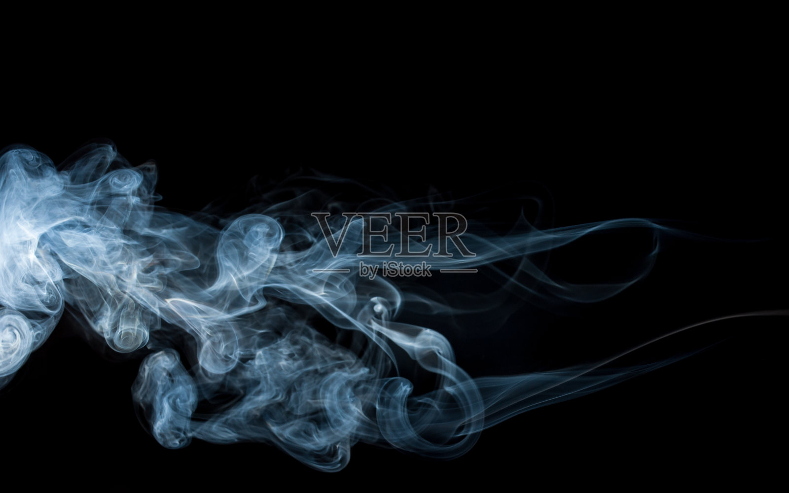 黑色背景上的白烟照片摄影图片