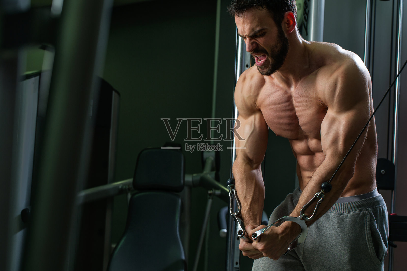 正在进行的健身活动照片摄影图片