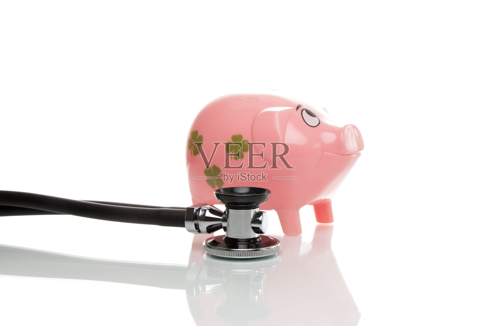 戴着听诊器的粉红火花照片摄影图片