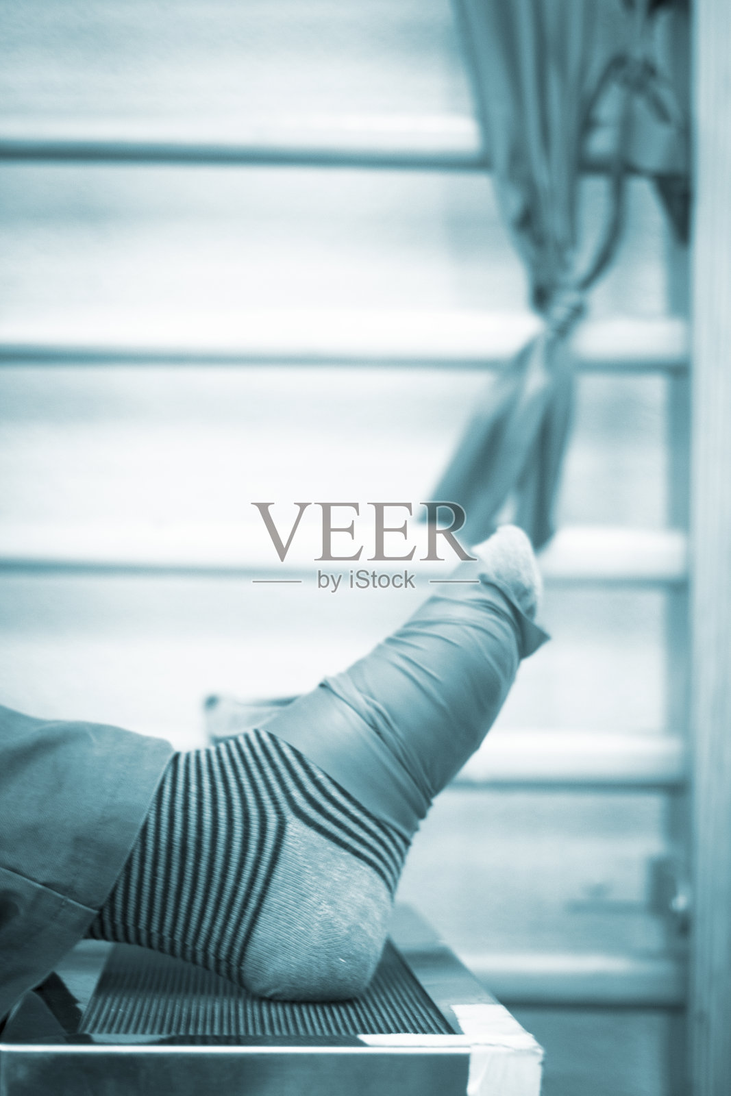 肌肉损伤拉伤疼痛理疗门诊照片摄影图片