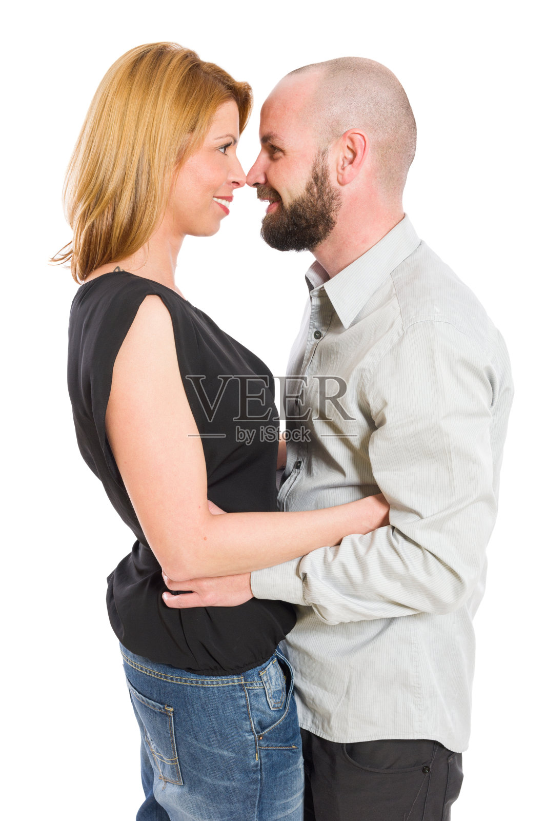 一对年轻夫妇看着对方的眼睛照片摄影图片