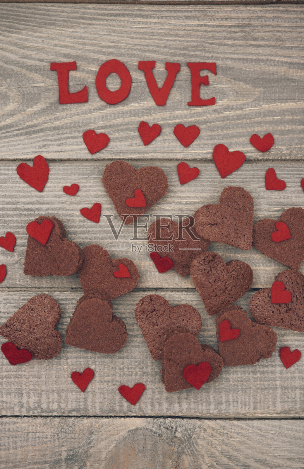 木头上的情人节装饰照片摄影图片