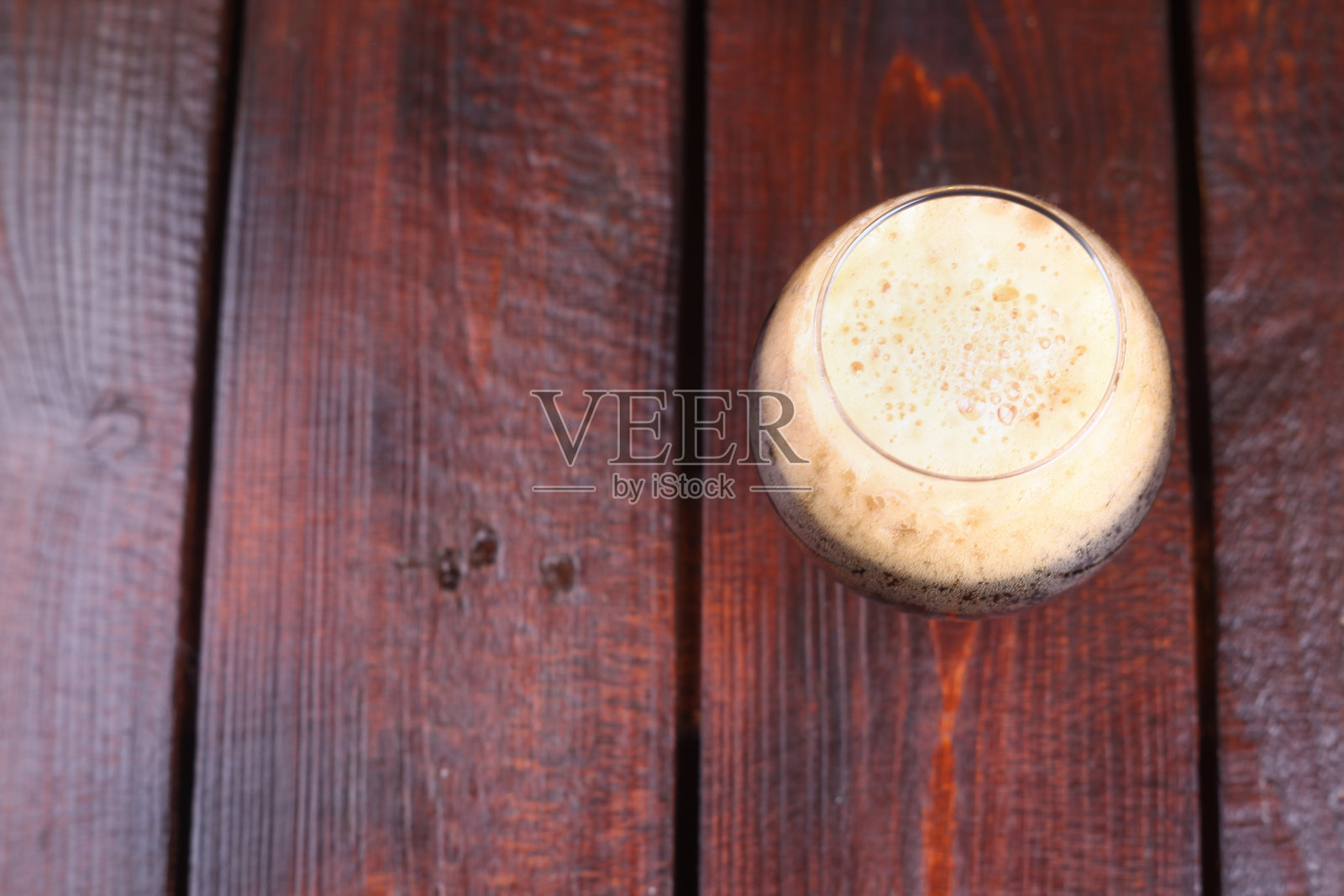 一杯黑啤照片摄影图片