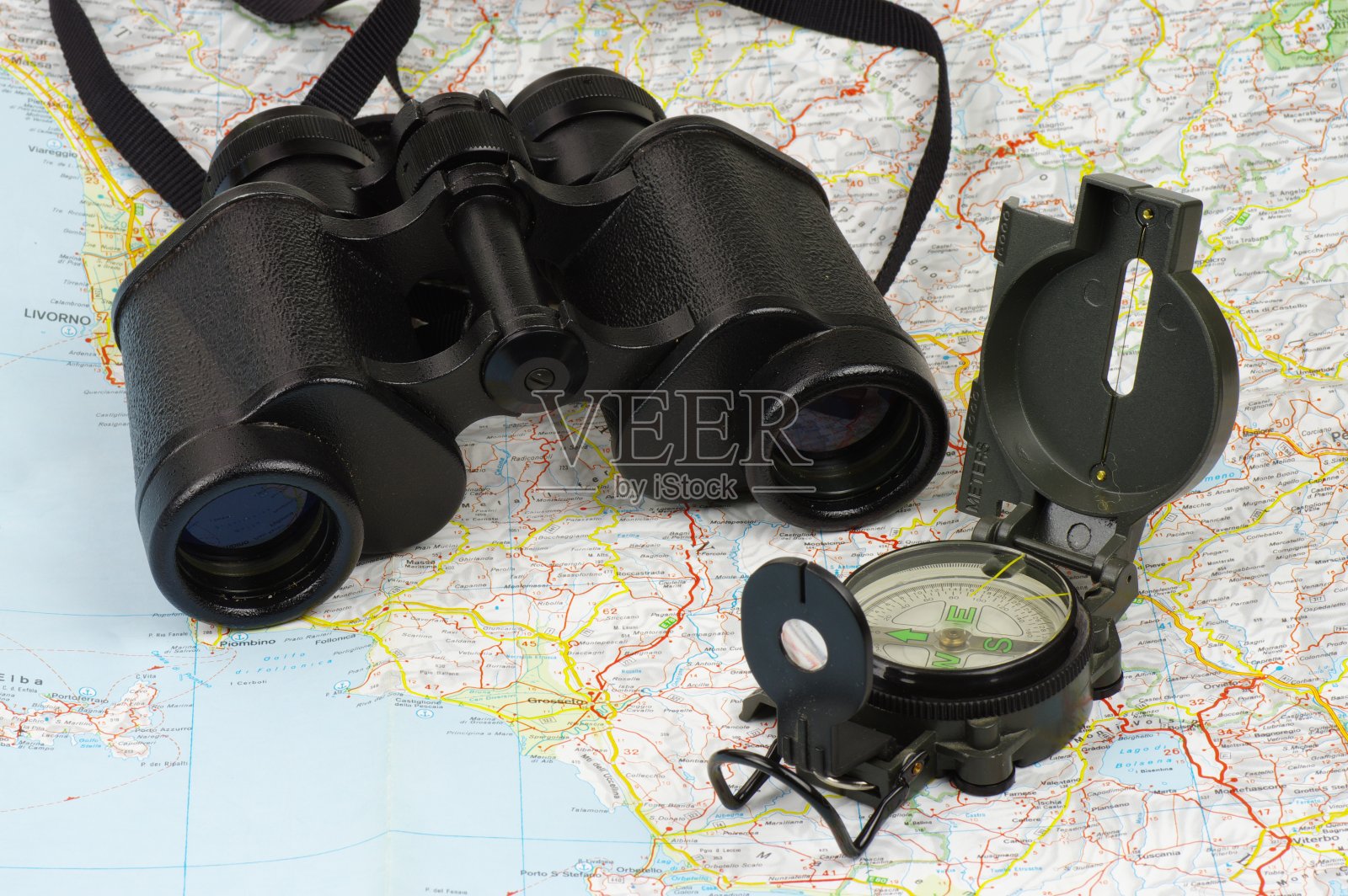 望远镜，指南针和地图照片摄影图片