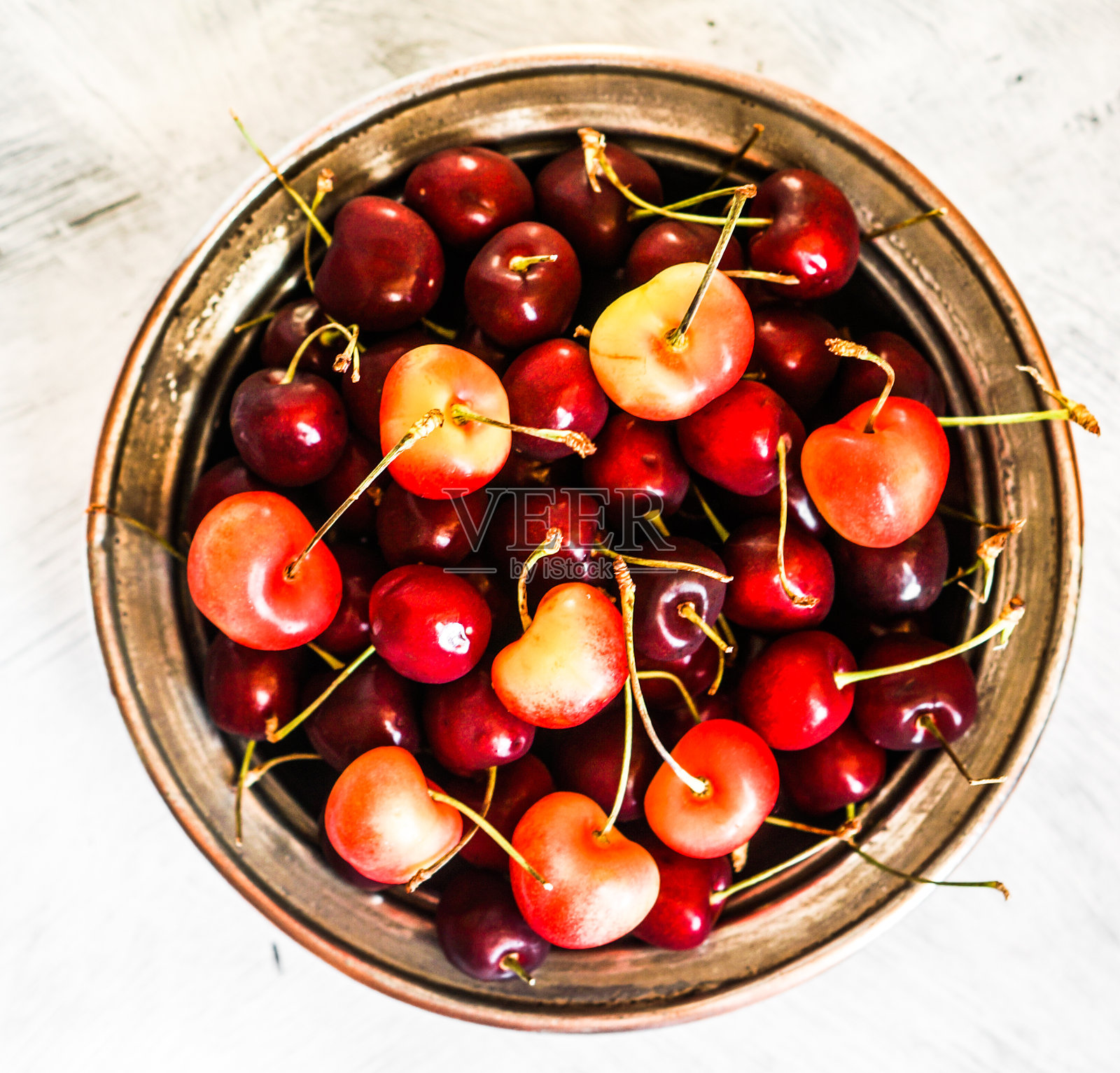 乡村背景上的樱桃照片摄影图片