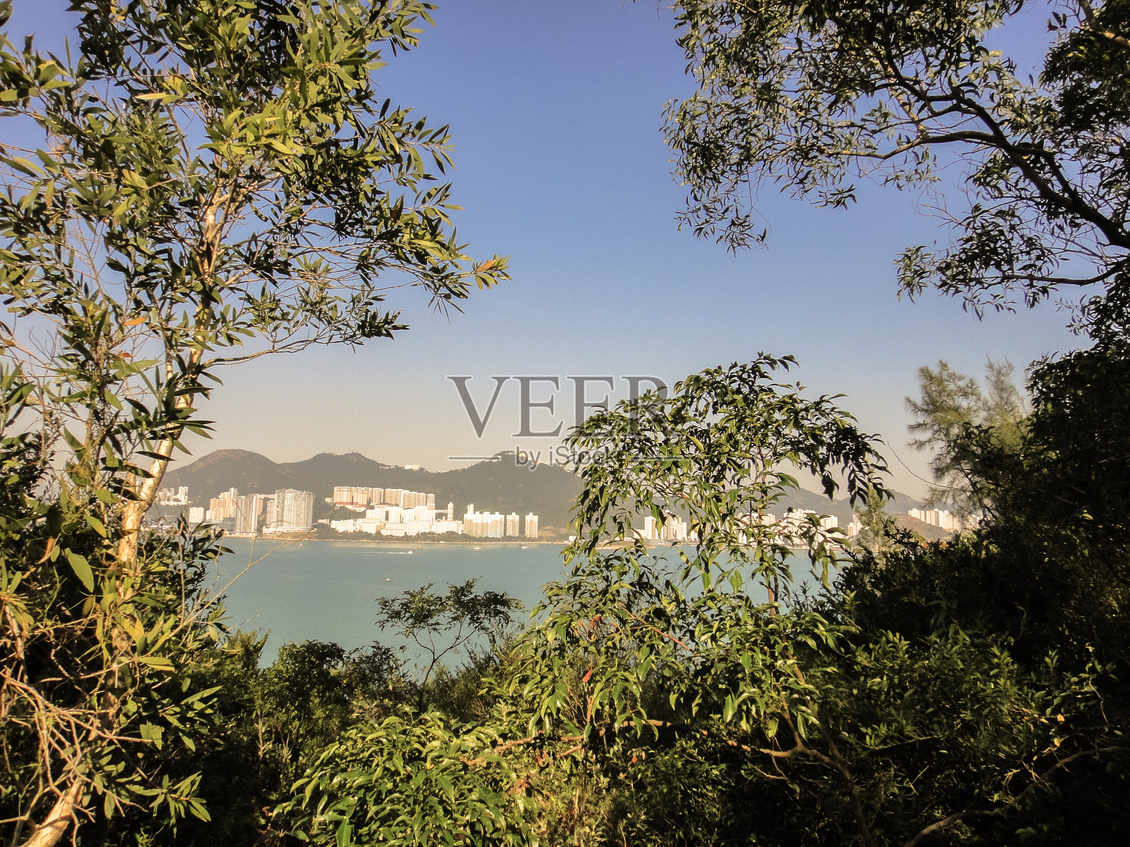 从南丫岛山脉眺望香港照片摄影图片