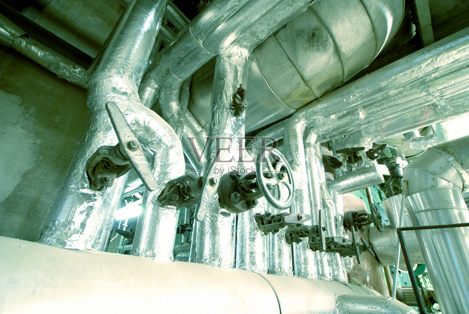 工业园区、钢铁管道、阀门、电缆照片摄影图片