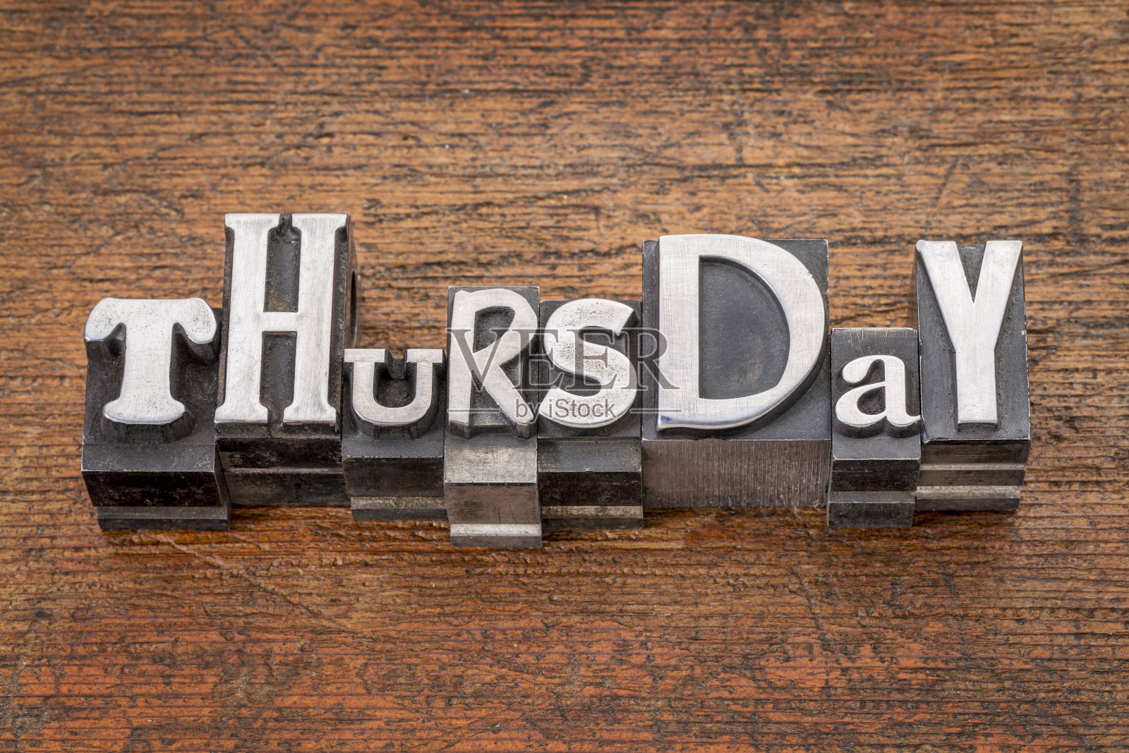 周四单词混合复古金属类型照片摄影图片