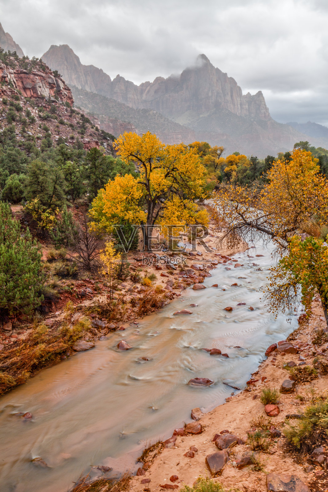 《秋天的守望者锡安》照片摄影图片