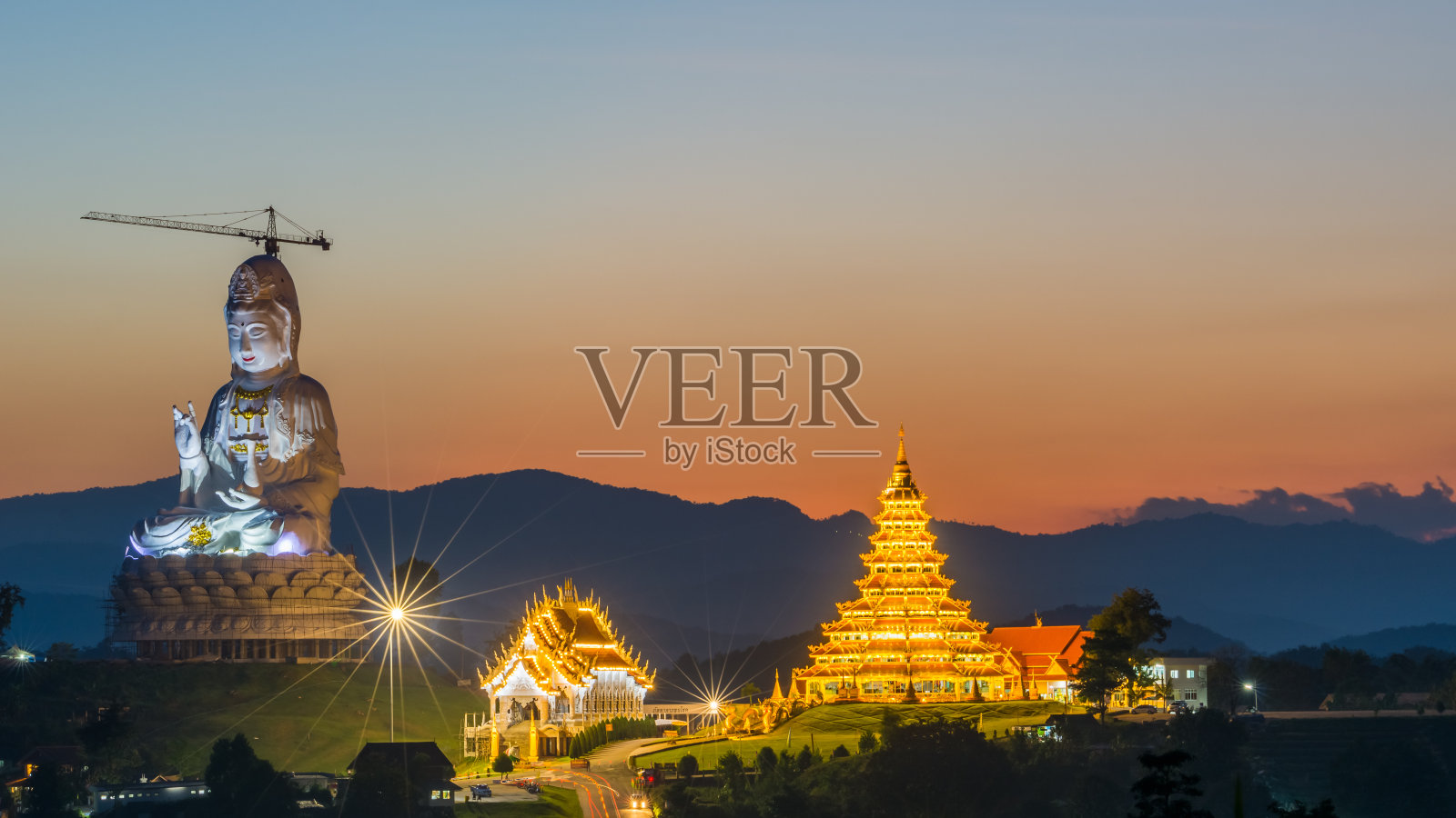 日落时分，在华pla康寺照片摄影图片