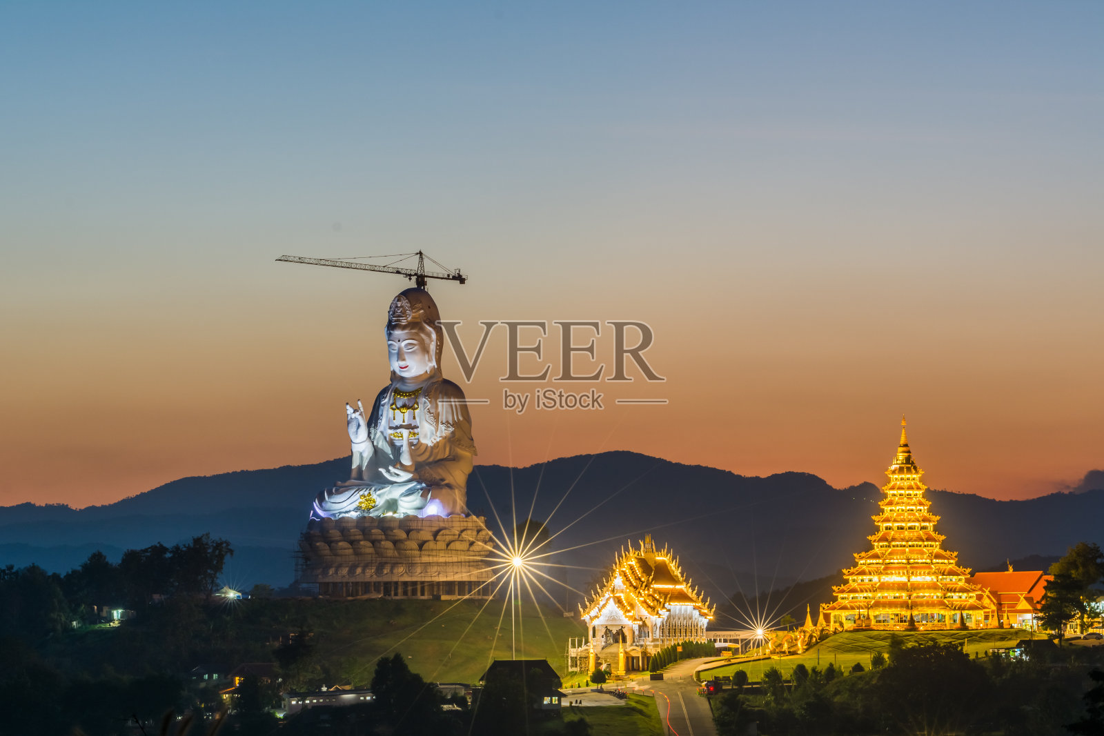 日落时分，在华pla康寺照片摄影图片