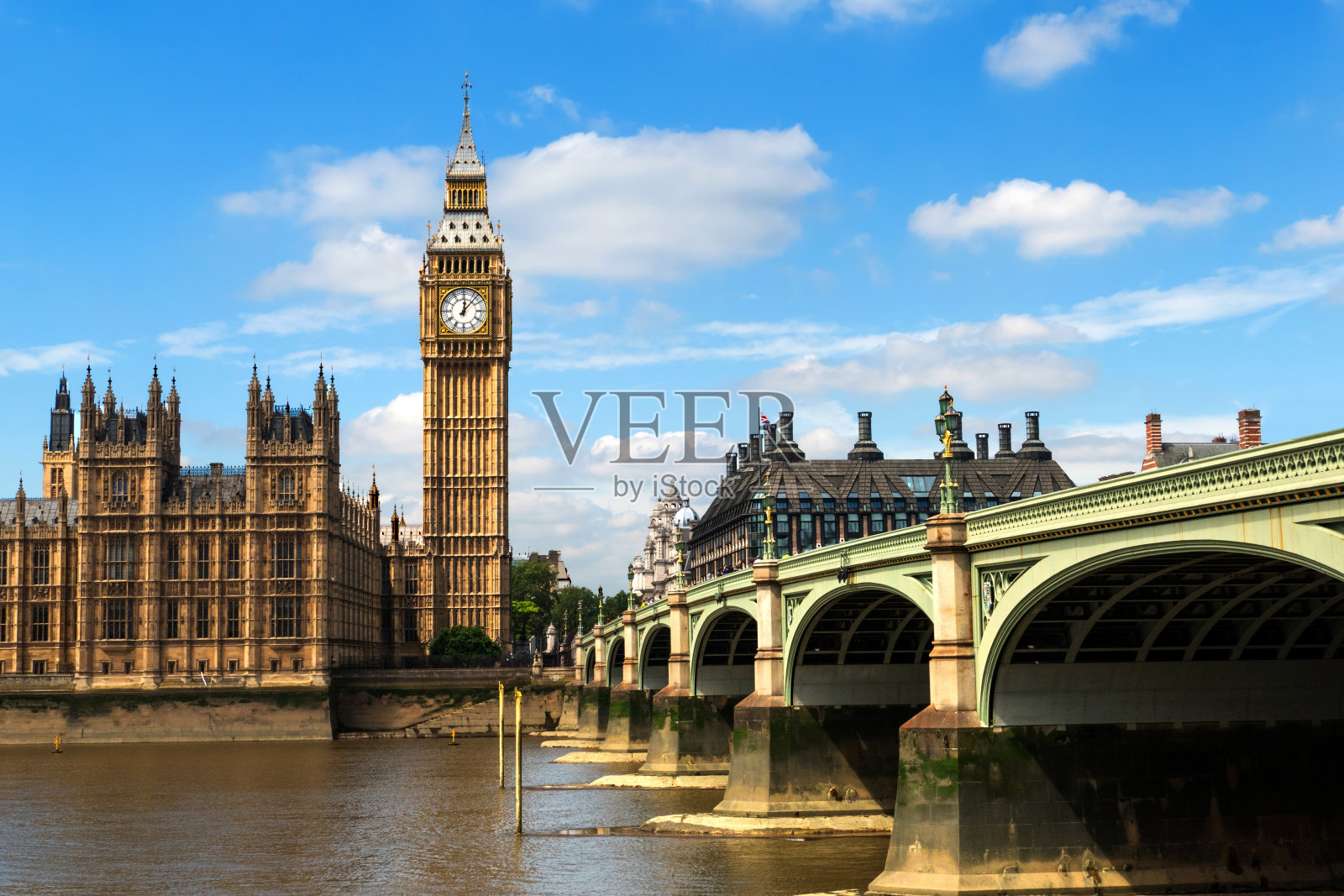 泰晤士河上的威斯敏斯特和大本钟照片摄影图片