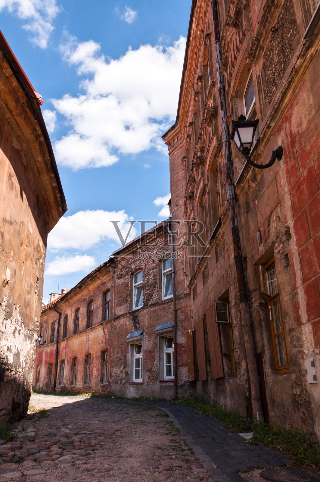 维尔纽斯老城狭窄的街道照片摄影图片