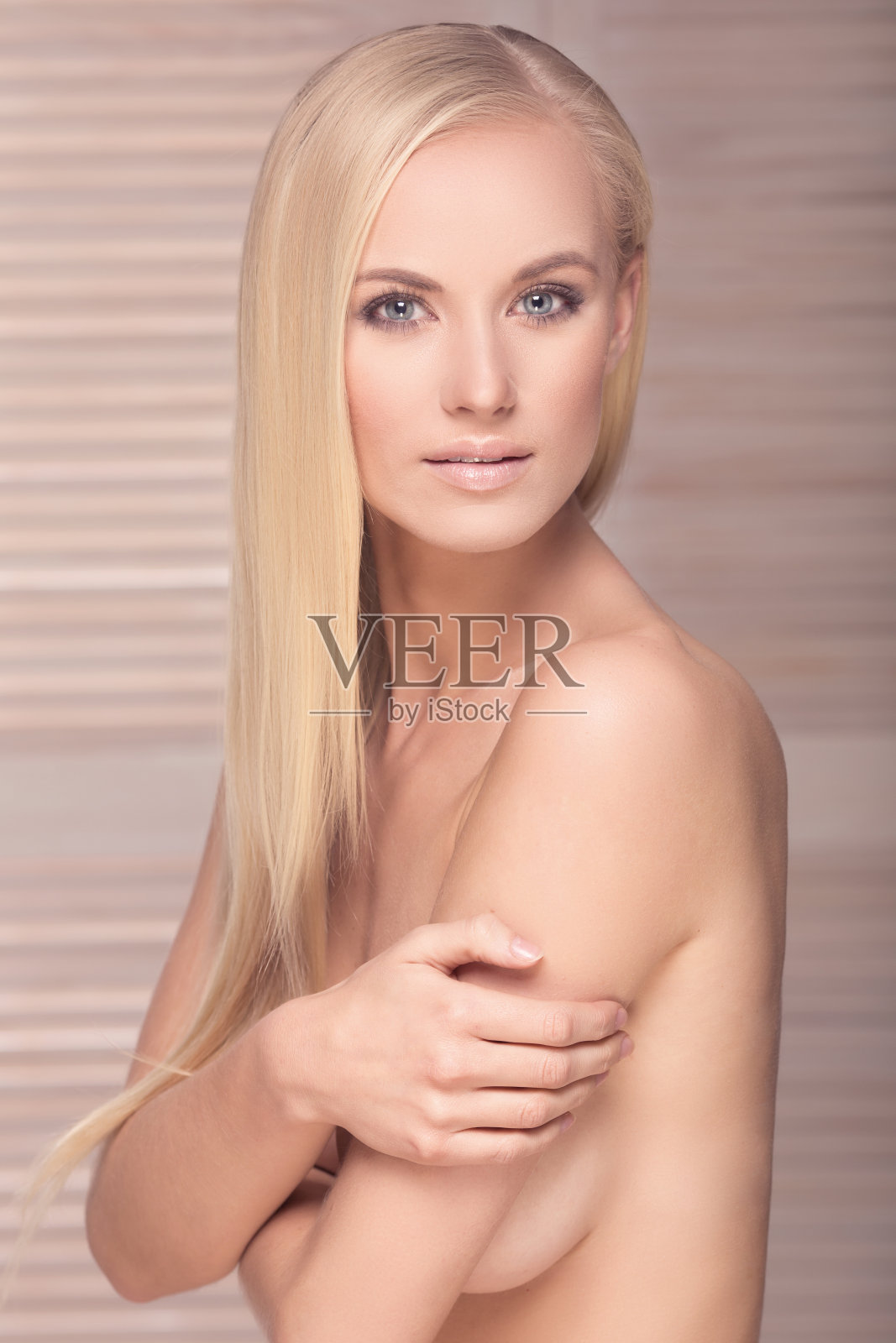 美丽的自然金发女人。肖像。照片摄影图片