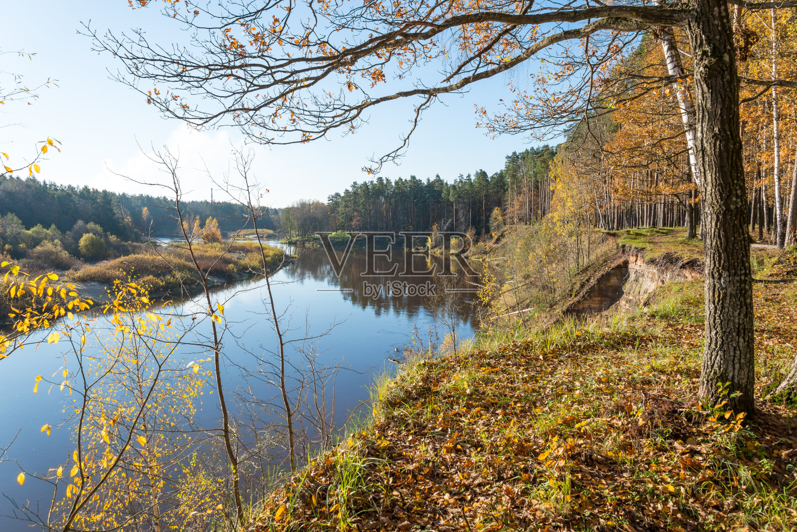 美丽的秋色河在乡村照片摄影图片