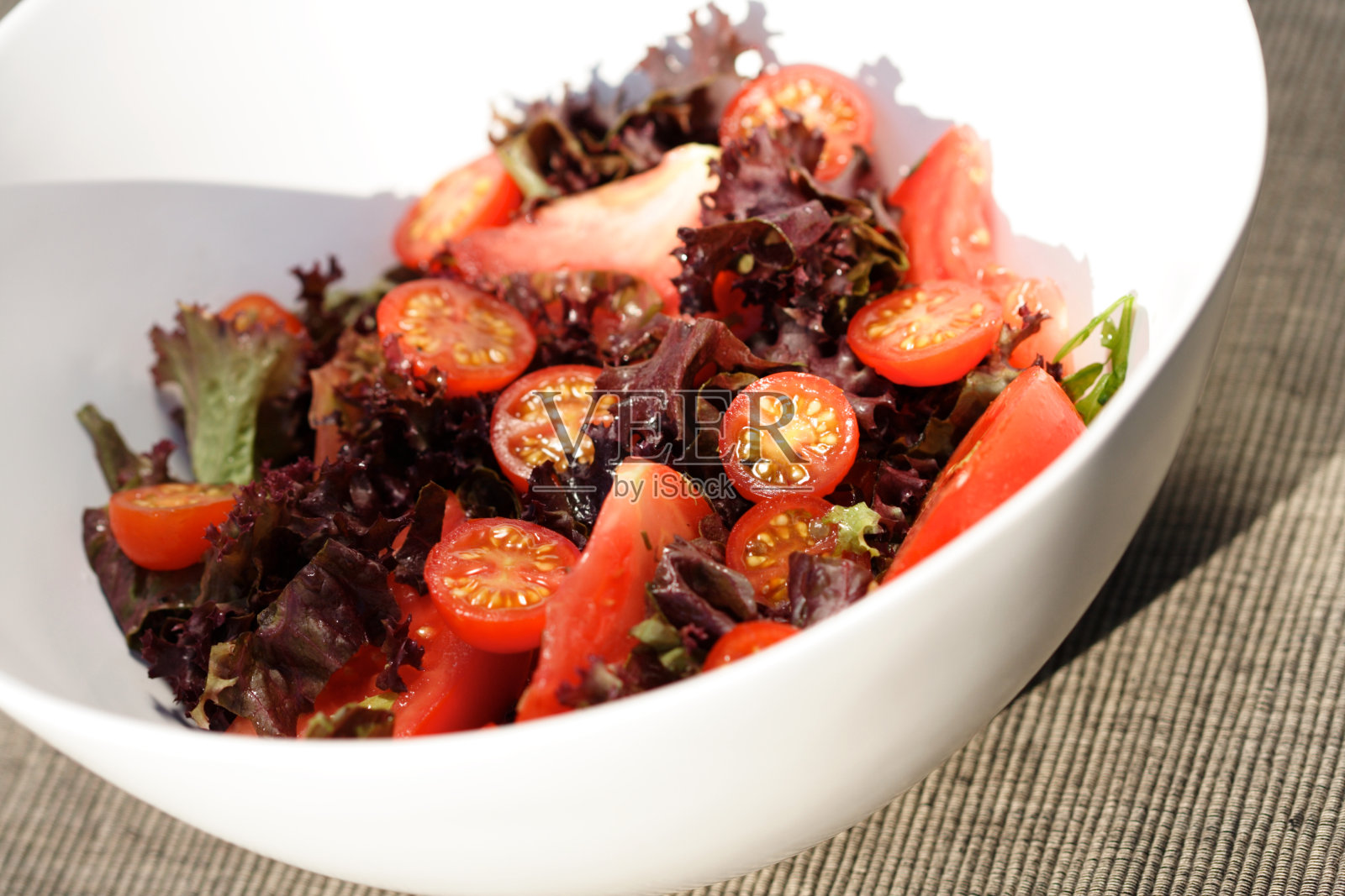 春季沙拉的特写照片摄影图片