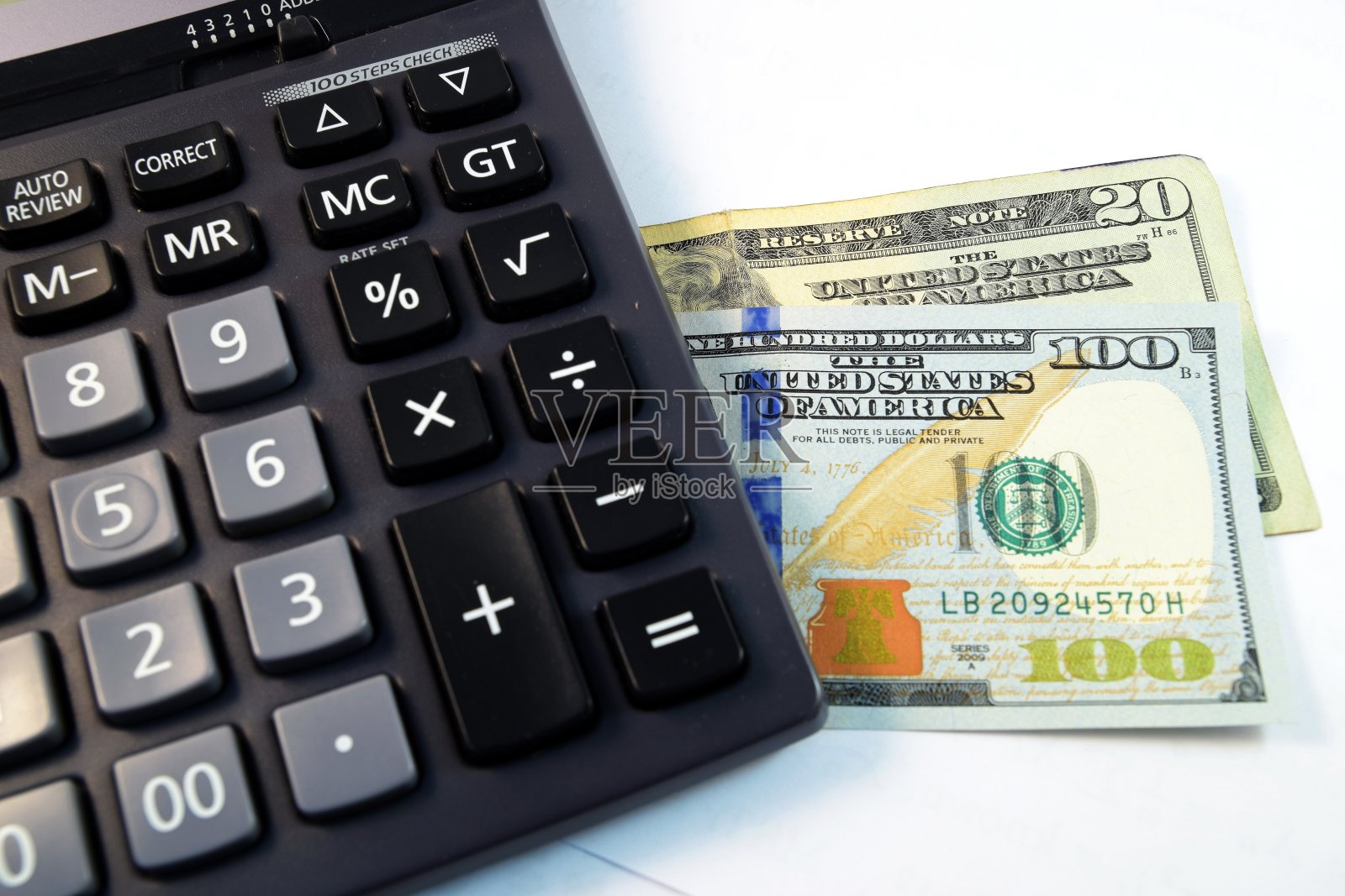 接近各种货币的纸币和硬币，不同的国家照片摄影图片