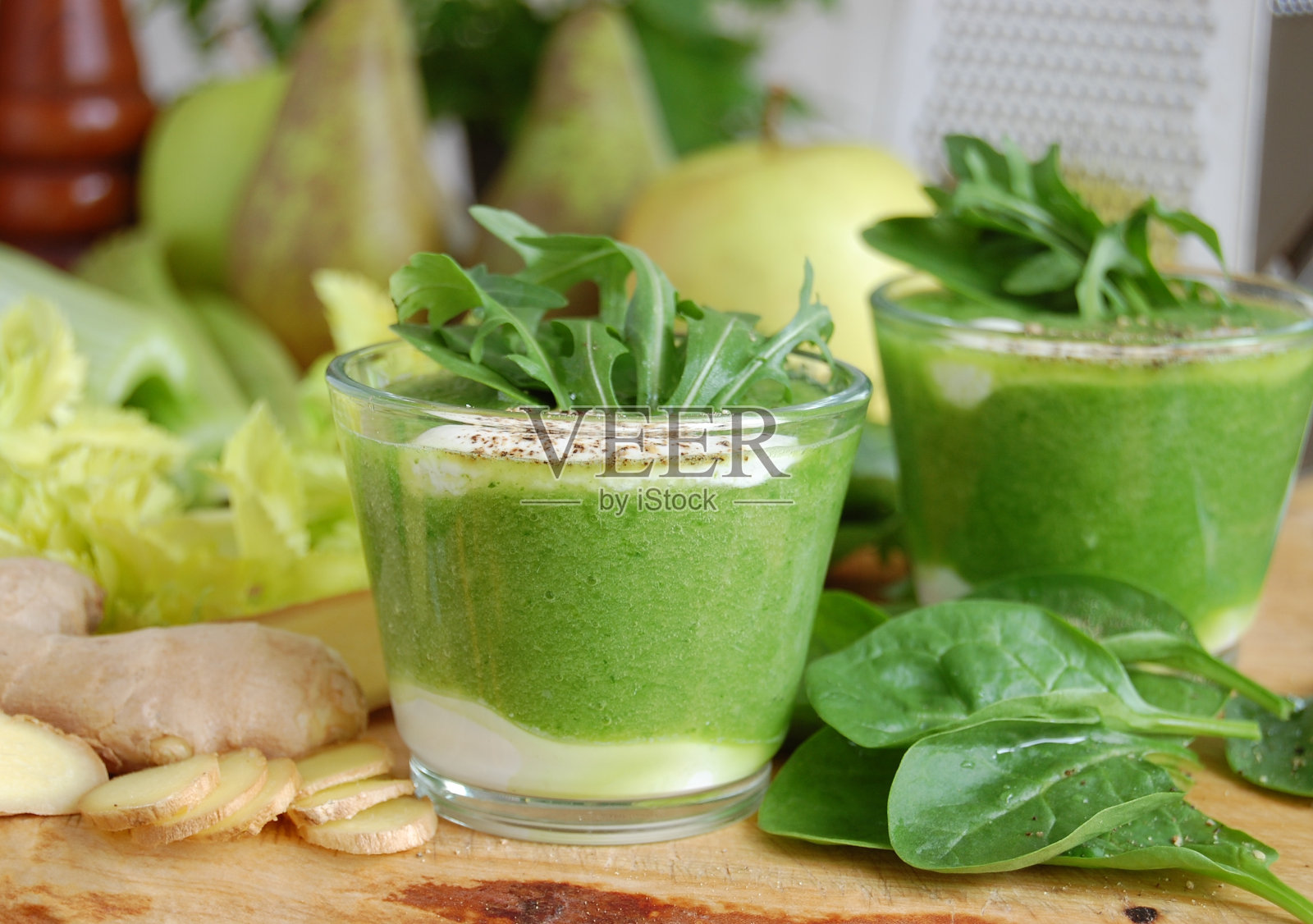 菠菜、罗可乐和姜汁饮料照片摄影图片