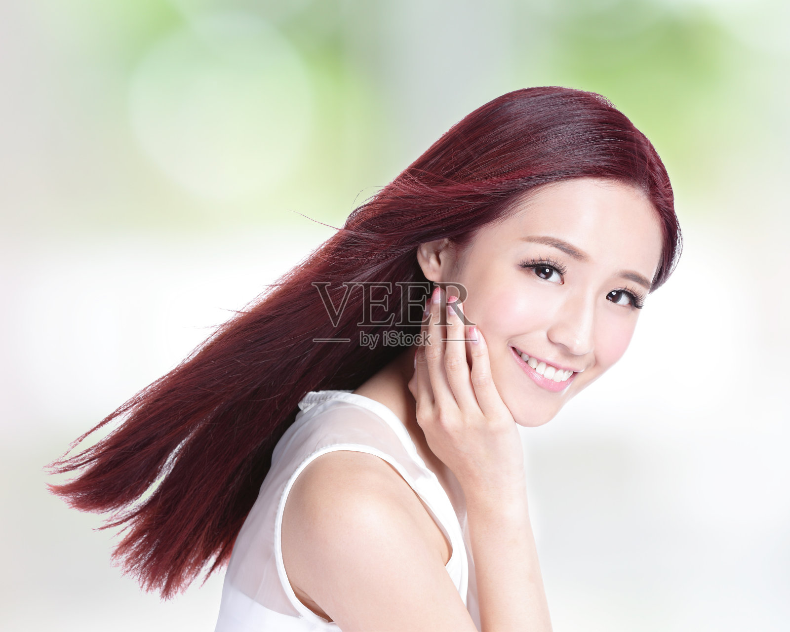 有着迷人微笑的美女照片摄影图片