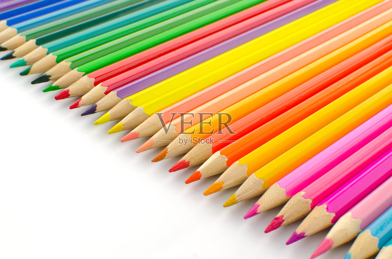彩色铅笔孤立在白色背景近距离照片摄影图片