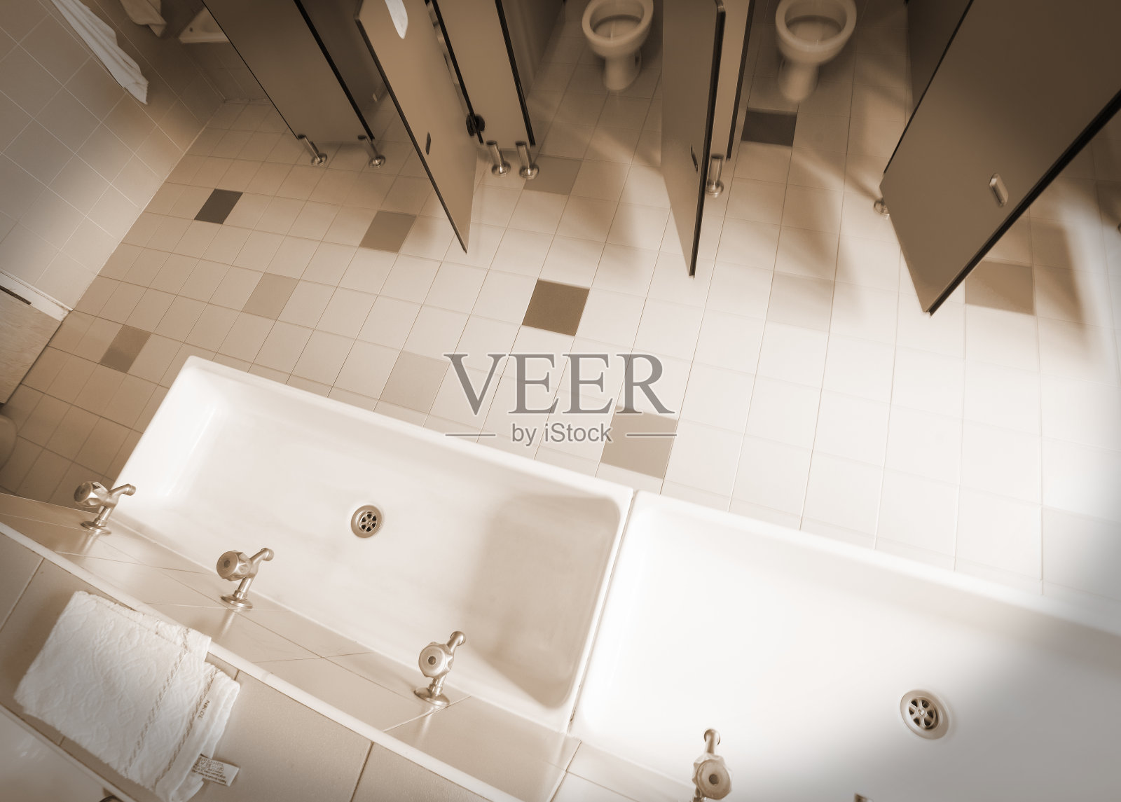 从上面拍摄的浴室幼儿园照片摄影图片