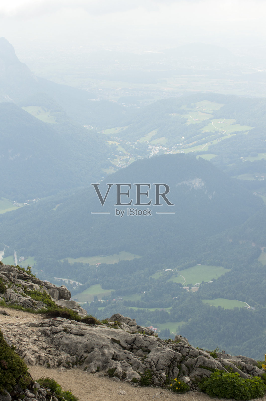 山顶上的岩石照片摄影图片