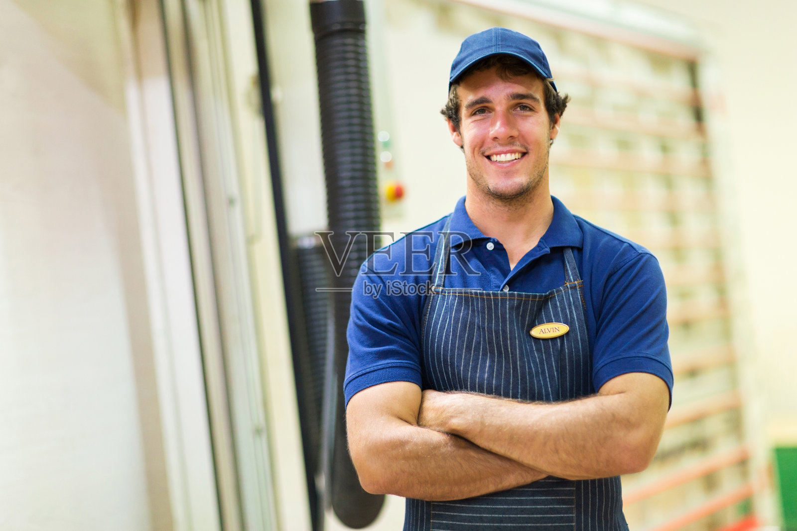 木匠站在车间照片摄影图片