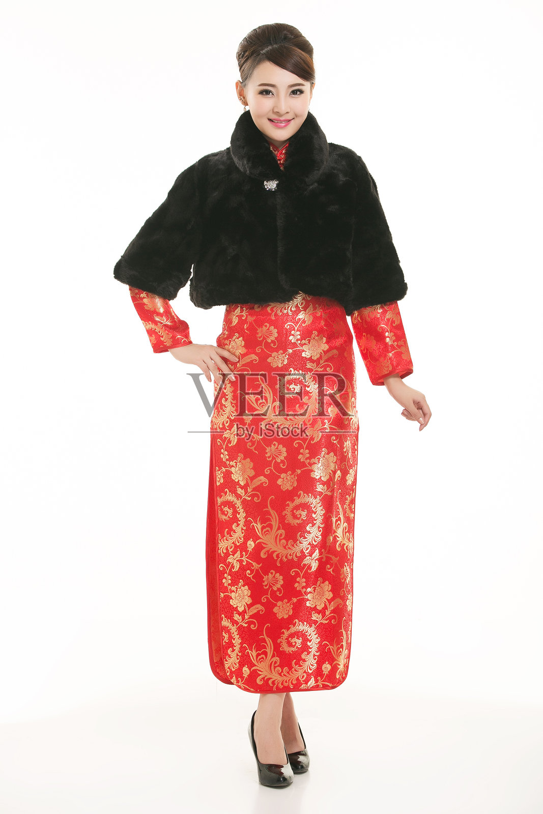 穿着中式服装的服务员面前是白色的背景照片摄影图片